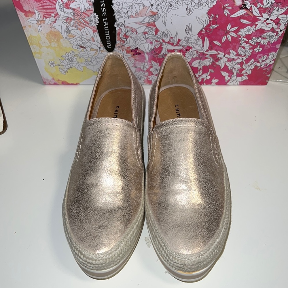 NIB Chinese Laundry Yup Blush Metallic Slip-On Sneakers